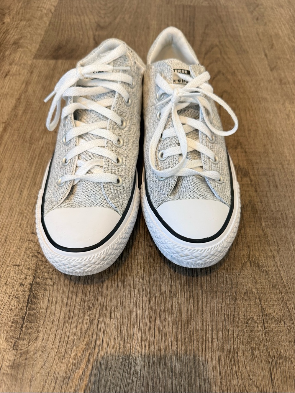 NWOT Converse Women’s ' Classic Low Top Sneakers - White/gray mix Size 9